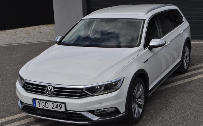 Volkswagen Passat cena 72999 przebieg: 199000, rok produkcji 2016 z Legnica małe 781